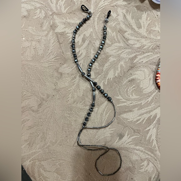 Gently loved womens necklace glasses chain holder - Picture 2 of 4